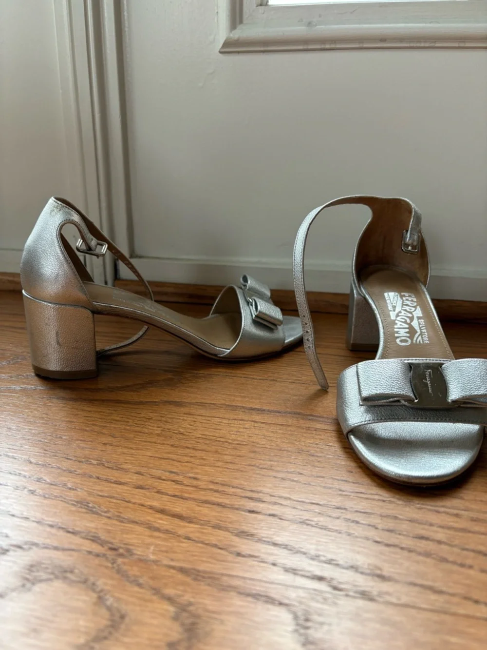 Salvatore Ferragamo Silver Open-Toe Block Heel Sandals with Bow Detail - Picture 7 of 9